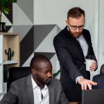 از شکل‌هایی استفاده کنید که جذابیت تصویری دارند